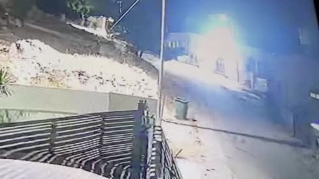 İsrailli yerleşimciler Tuvani köyünde camiyi ateşe verdi