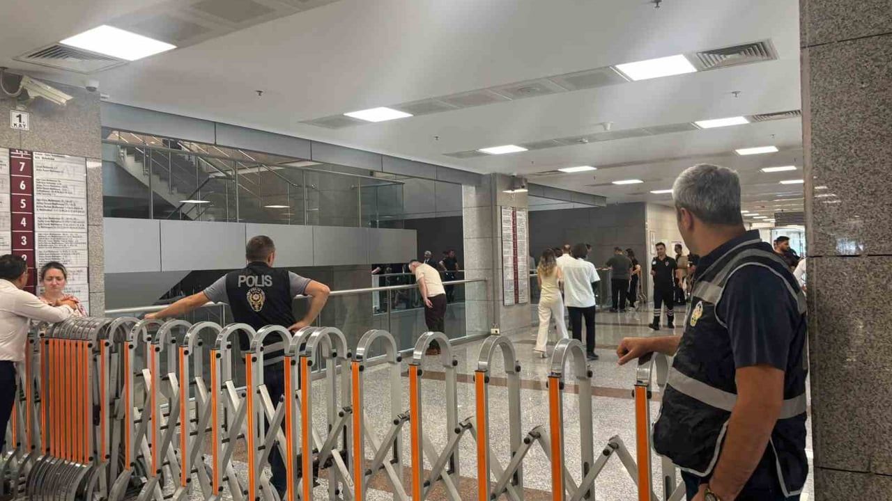 İstanbul Adalet Sarayı'nda hırsızlık zanlısı intihar etti