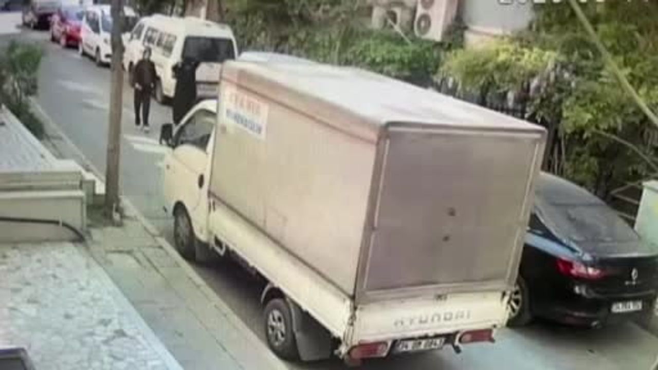 İstanbul'da evlerden ziynet eşyası çalan üç kadın takside yakalandı