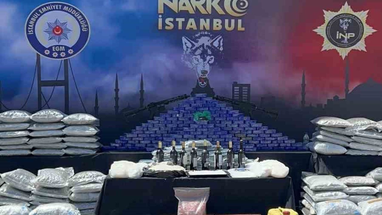 İstanbul'da iki haftada 80 torbacı yakalandı, 1 ton 45 kilo uyuşturucu emniyette sergilendi
