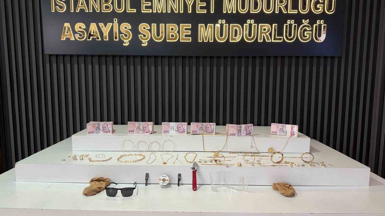 İstanbul'da üç kadın takside yakalandı, üzerilerinden 1 milyon lira değerinde ziynet eşyası çıktı