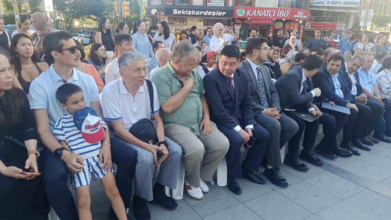 İstanbul’da ulusal dombra günü düzenlendi