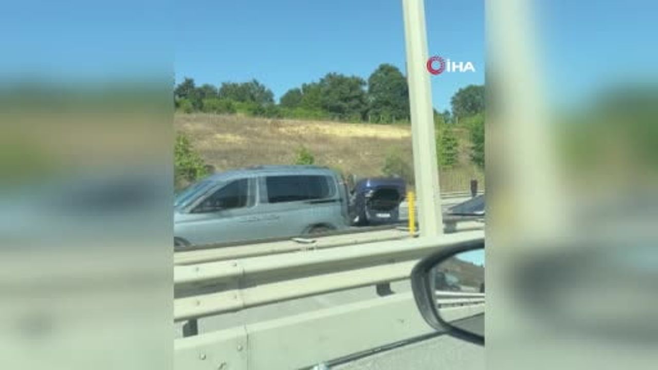 İstanbul havalimanı yolunda hafriyat kamyonu devrildi