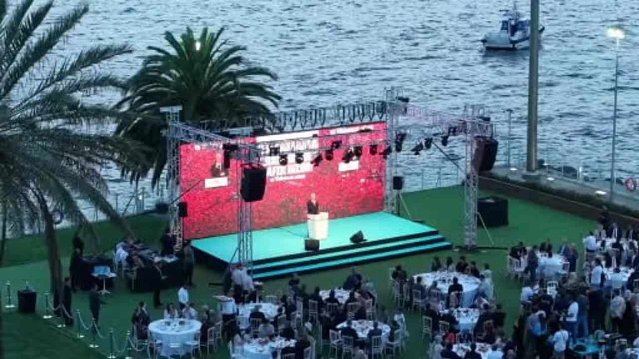 İstanbul valisi: sokakta birbirine benzemeyen herkes darbecilere karşı durdu