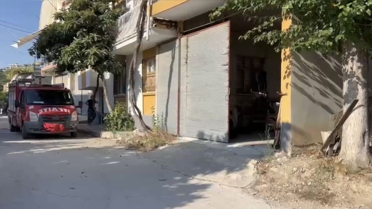 İtfaiyenin hızlı müdahalesi odunluk yangının eve sıçramasını önledi