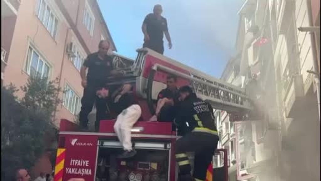 İtfaiyenin müdahalesiyle engelli çocuk yangından kurtarıldı