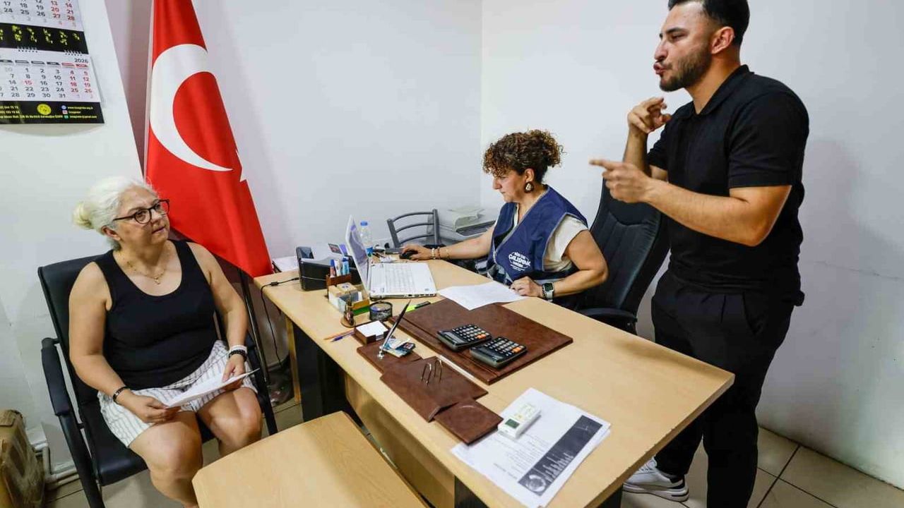 İzmir Büyükşehir Belediyesi işitme cihazı desteği sağlıyor
