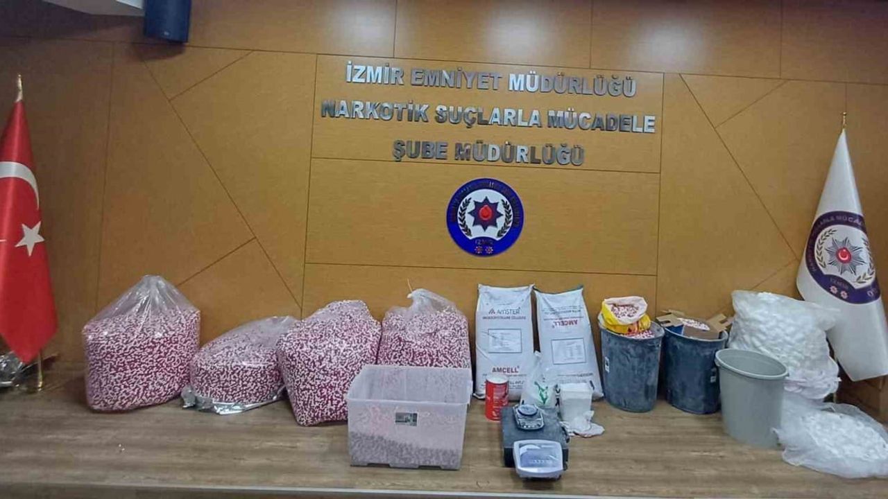 İzmir’de 121 bin 816 uyuşturucu nitelikli hap ele geçirildi