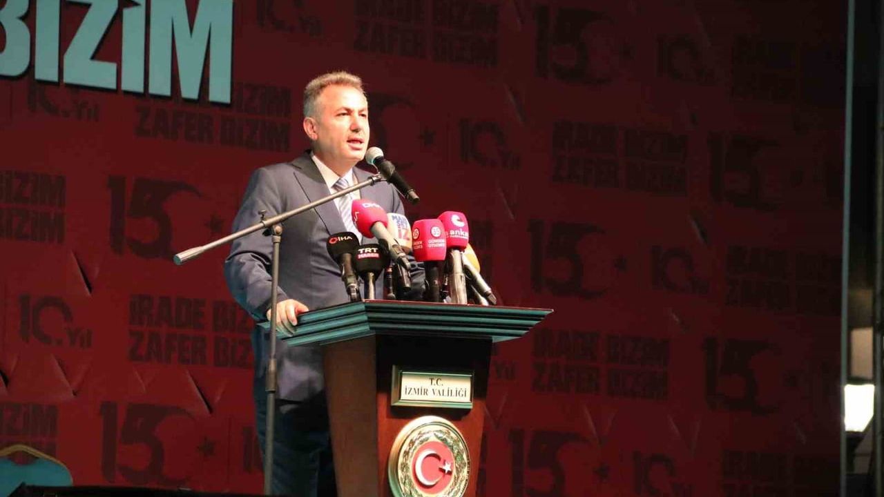 İzmir'de 15 Temmuz anma töreninde binlerce kişi tek yürek oldu