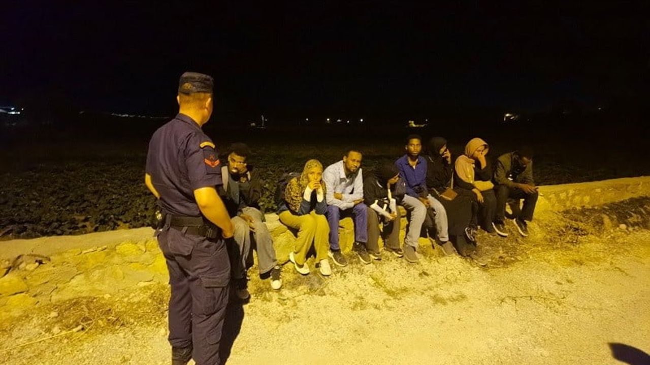 İzmir’de 36 düzensiz göçmen Sahil Güvenlik ve Jandarma ekiplerince yakalandı