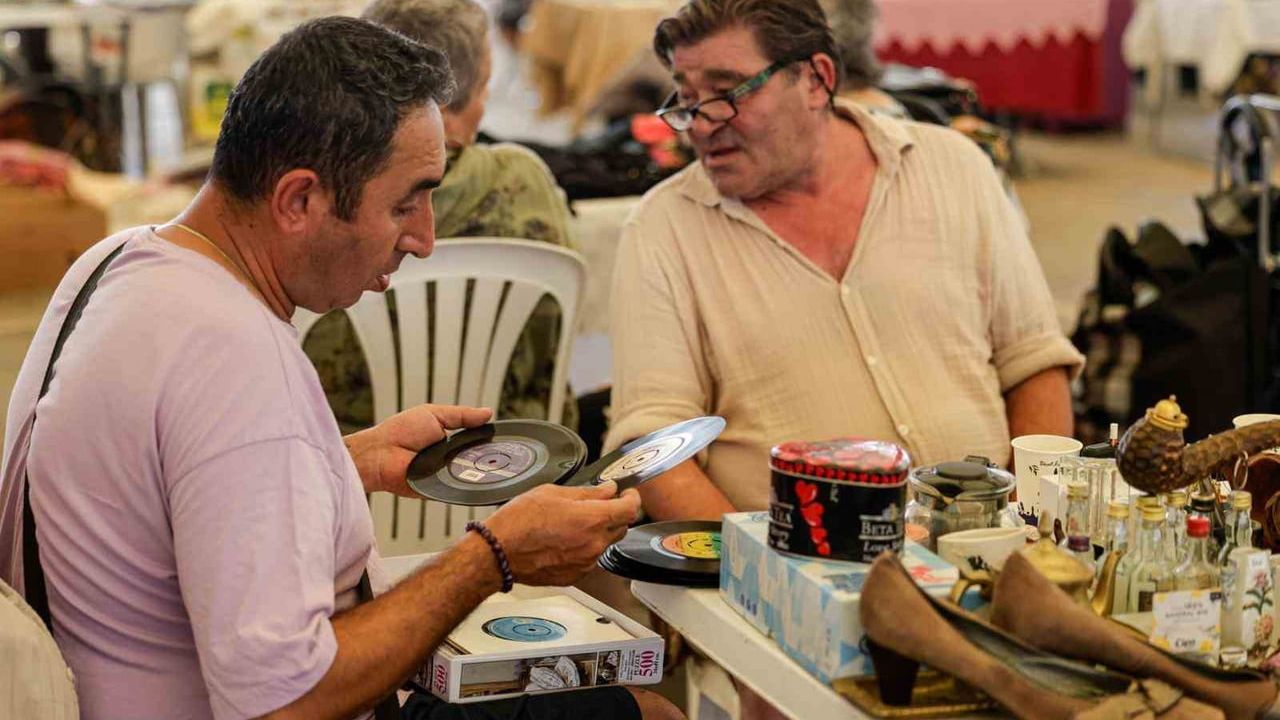 İzmir’de ikinci el pazarlarına yoğun ilgi