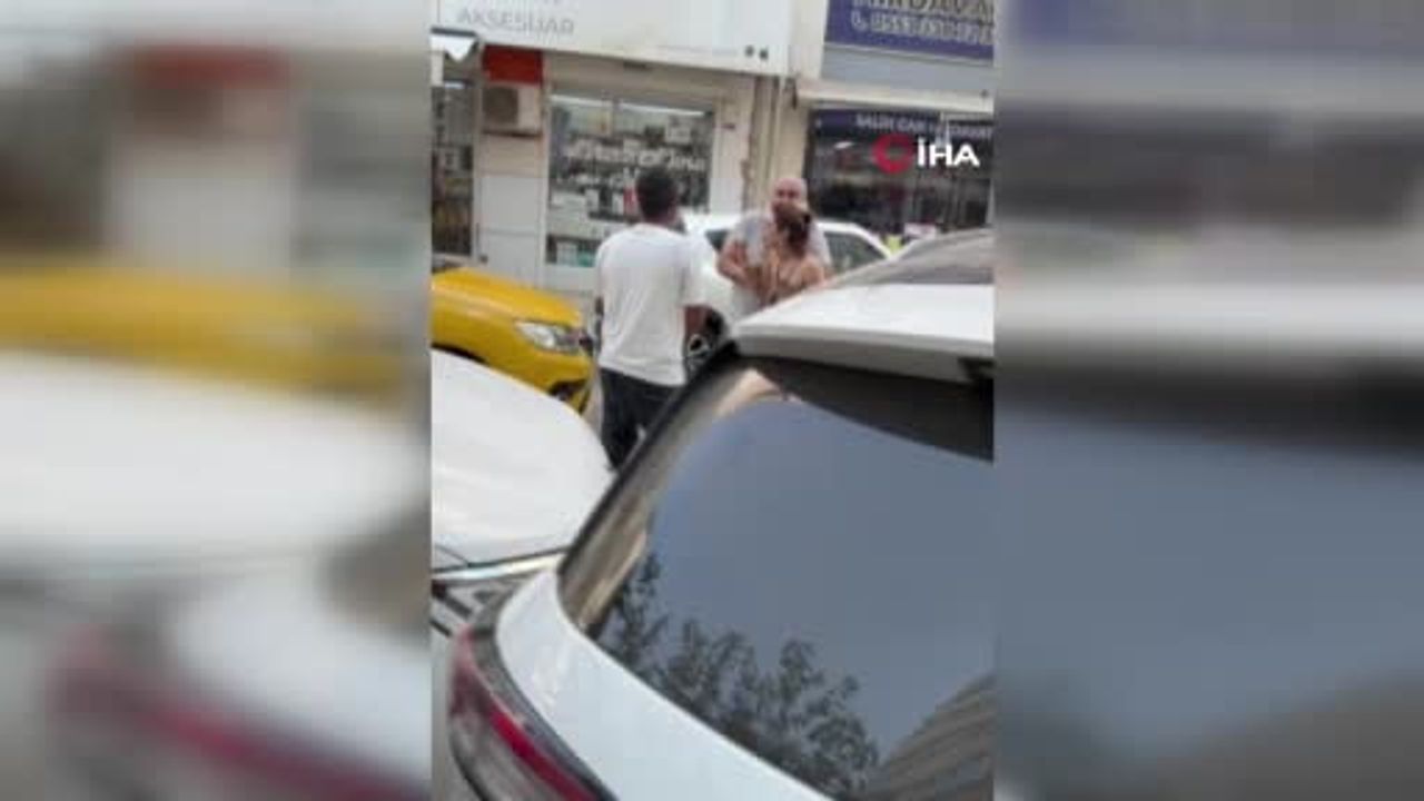 İzmir'de taksici ile yolcu arasında güzergah kavgası kamerada