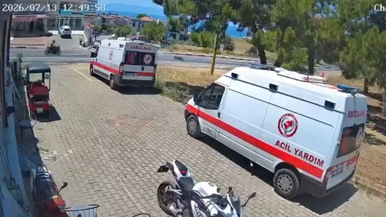 İzmir'de u dönüşü yapan otomobille motosiklet çarpıştı, sürücü yaşamını yitirdi
