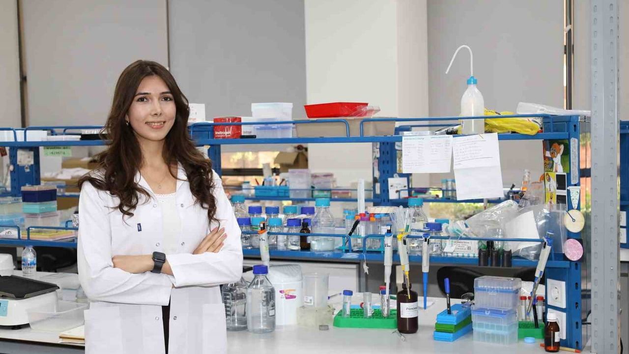 İzmir Ekonomi mezunu Elif Turan Manchester Üniversitesi'nde doktora bursu kazandı