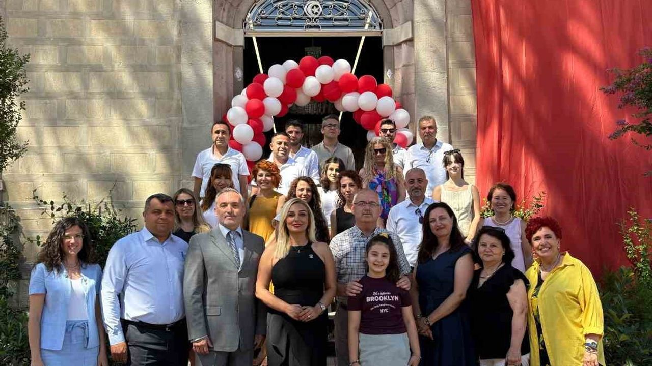 İzmir’in Ödemiş ortaokuluna hayırsever ve gönüllü destekle modern kütüphane