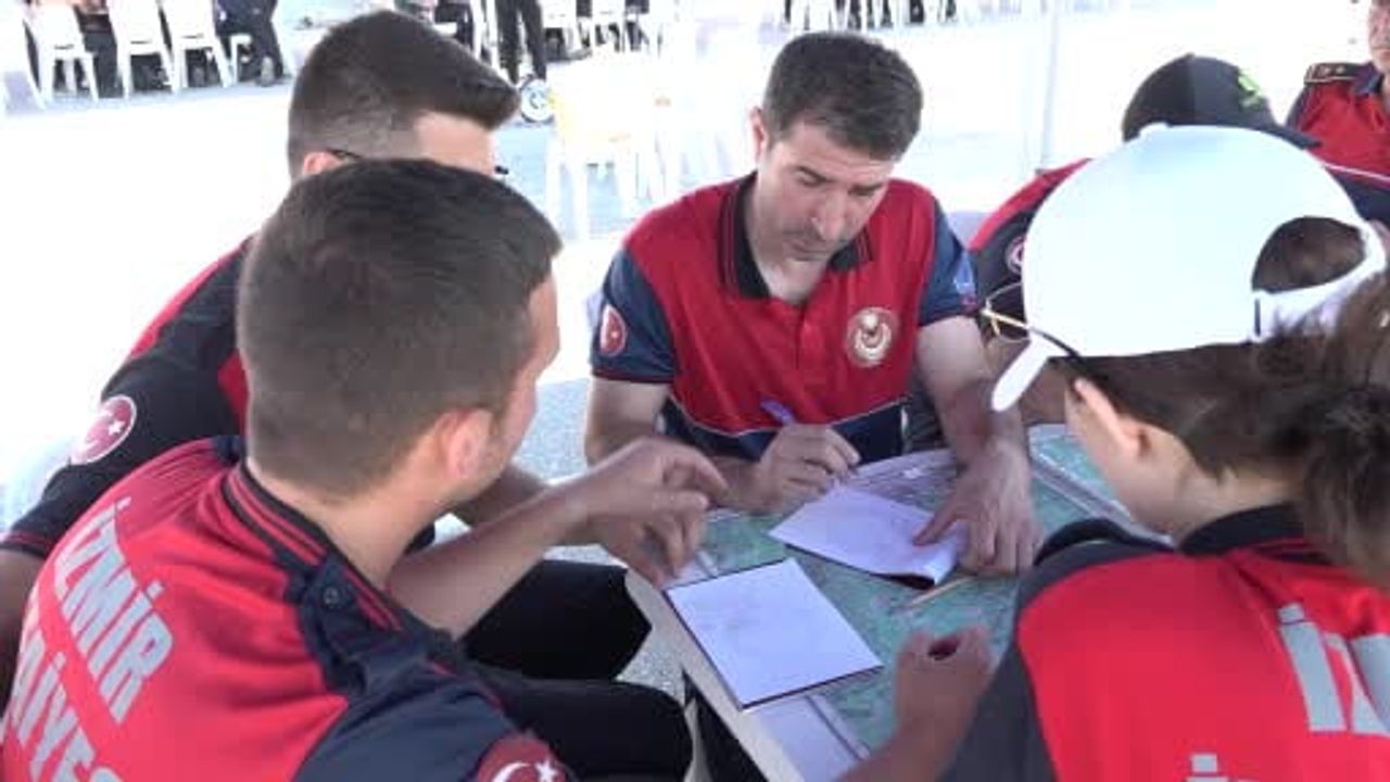 İzmir itfaiyesi AFAD ağır seviye akreditasyonu için 110 personeli sahada eğitiyor