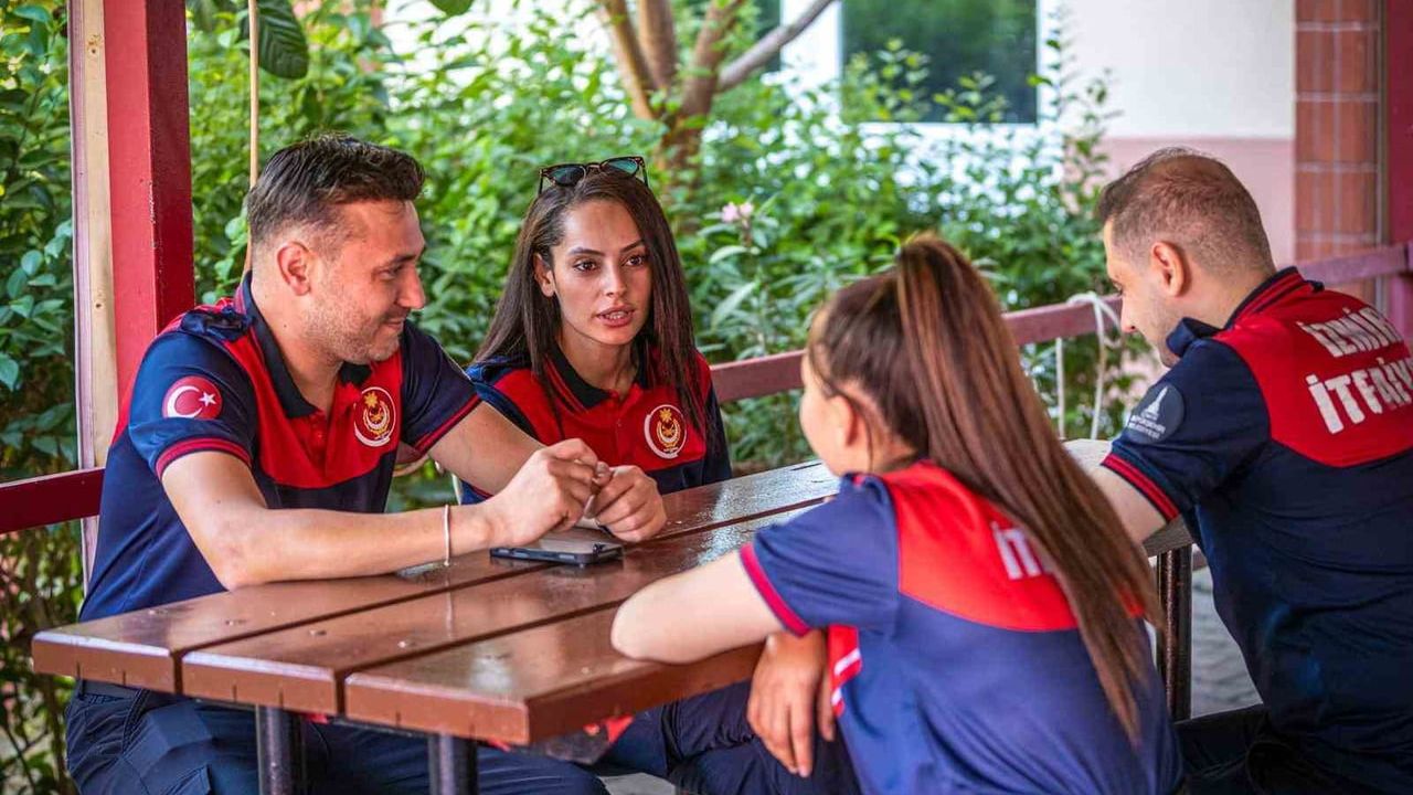 İzmir itfaiyesinin ilk ve tek kadın şoförü Ayet Kütükbaş