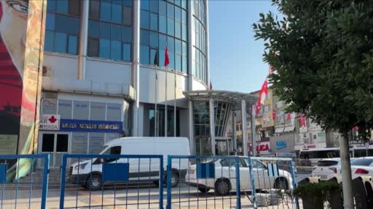 İzmit Belediyesi'ne operasyon