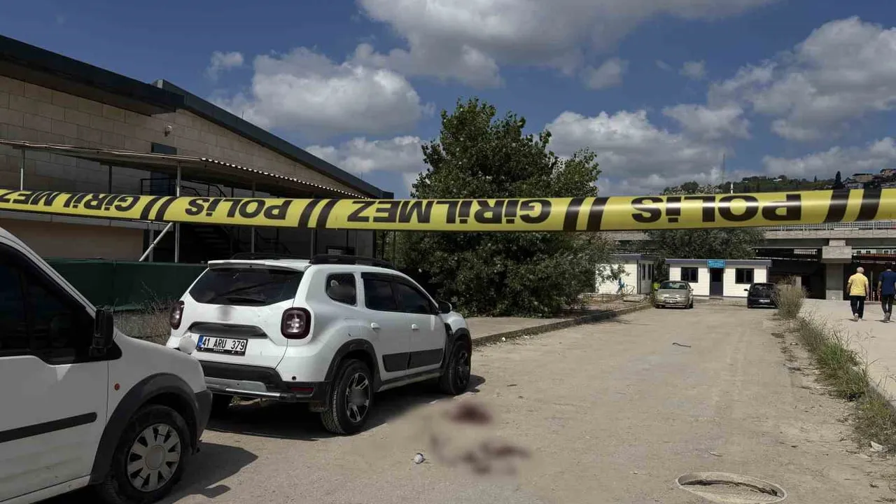 İzmit'te ayrılık görüşmesi kavgayla sonuçlandı: 2 yaralı, 10 gözaltı