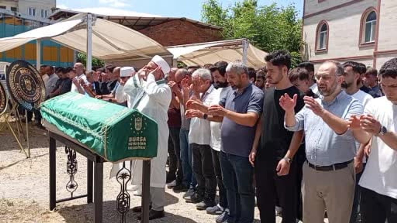 İznik Gölü'nde boğulan 21 yaşındaki genç son yolculuğuna uğurlandı