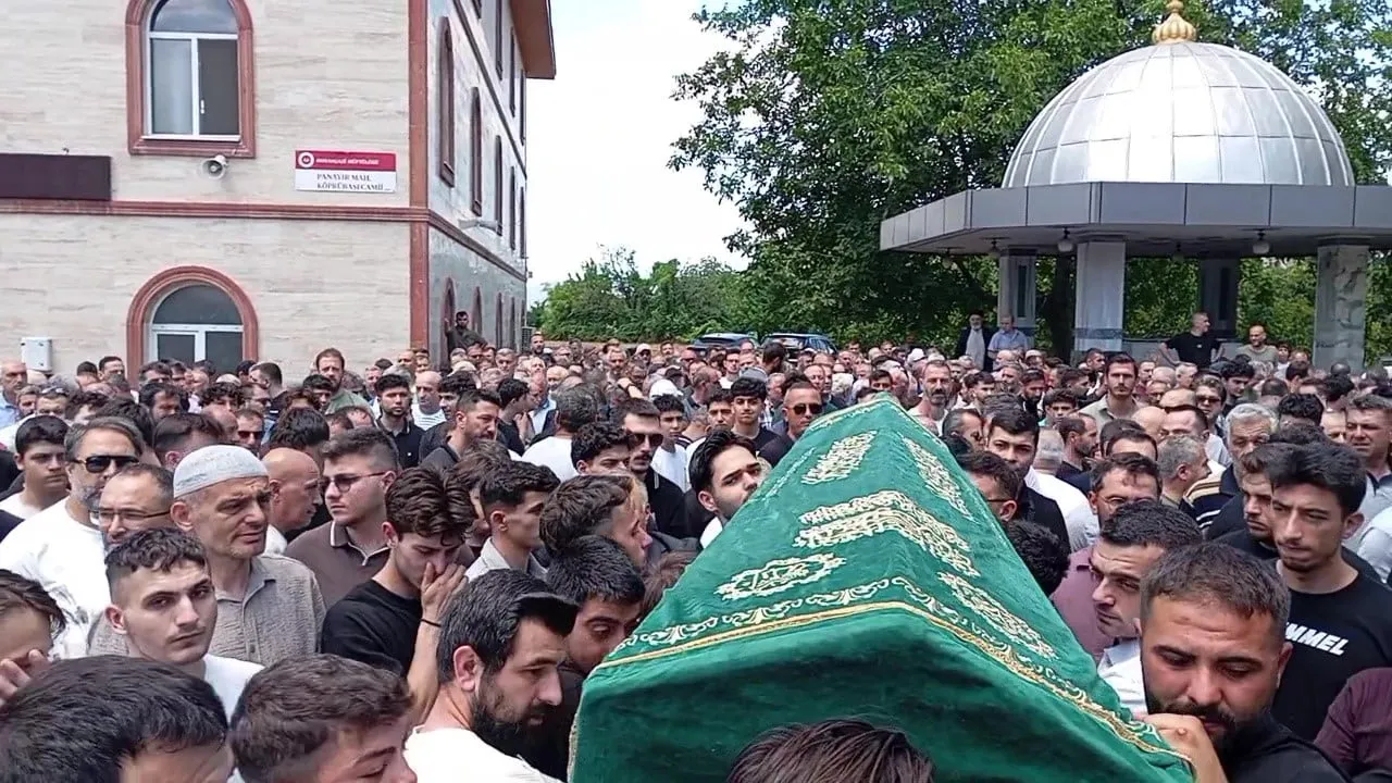 İznik Gölü’nde boğulan 21 yaşındaki İsmail İmamoğlu son yolculuğuna uğurlandı