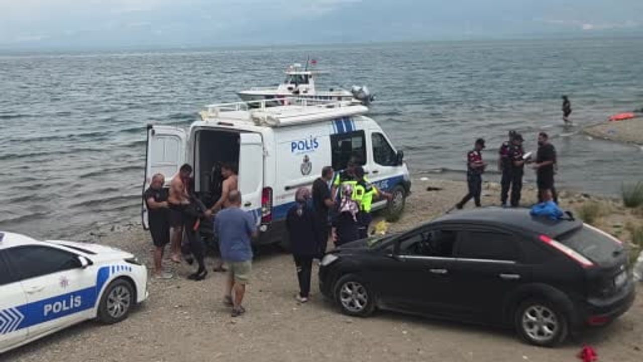 İznik Gölü'nde kaybolan iki gencin cansız bedenine ulaşıldı