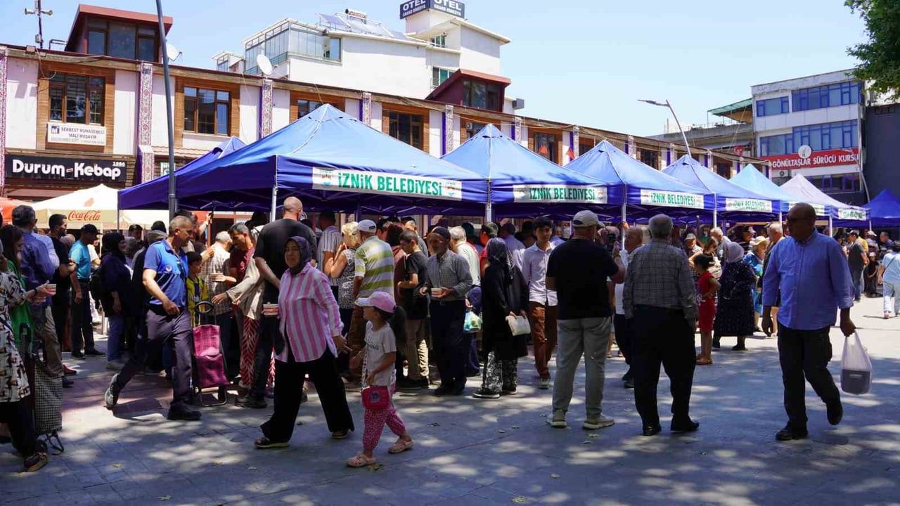 İznik’te 5 bin kişilik aşure ikramı