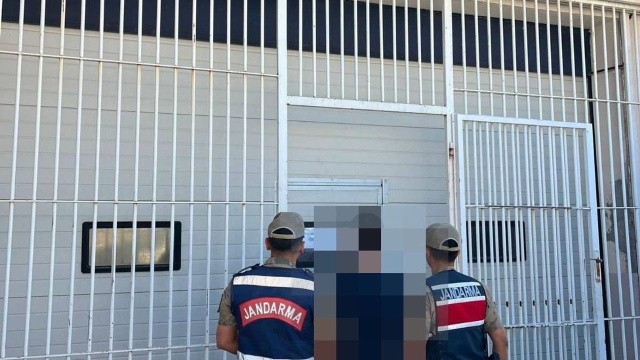 Jandarma aranan iki kişiyi Karaköprü'de yakaladı