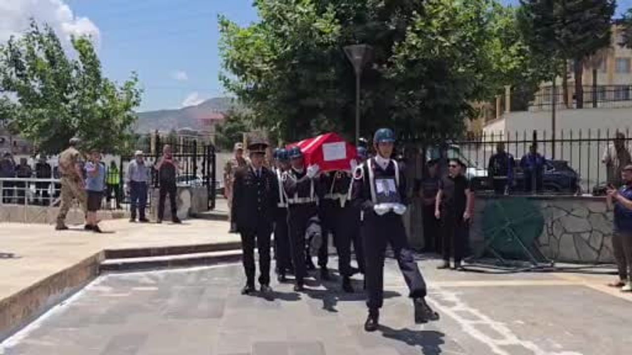 Jandarma uzman çavuş Selçuk Topaloğlu son yolculuğuna uğurlandı