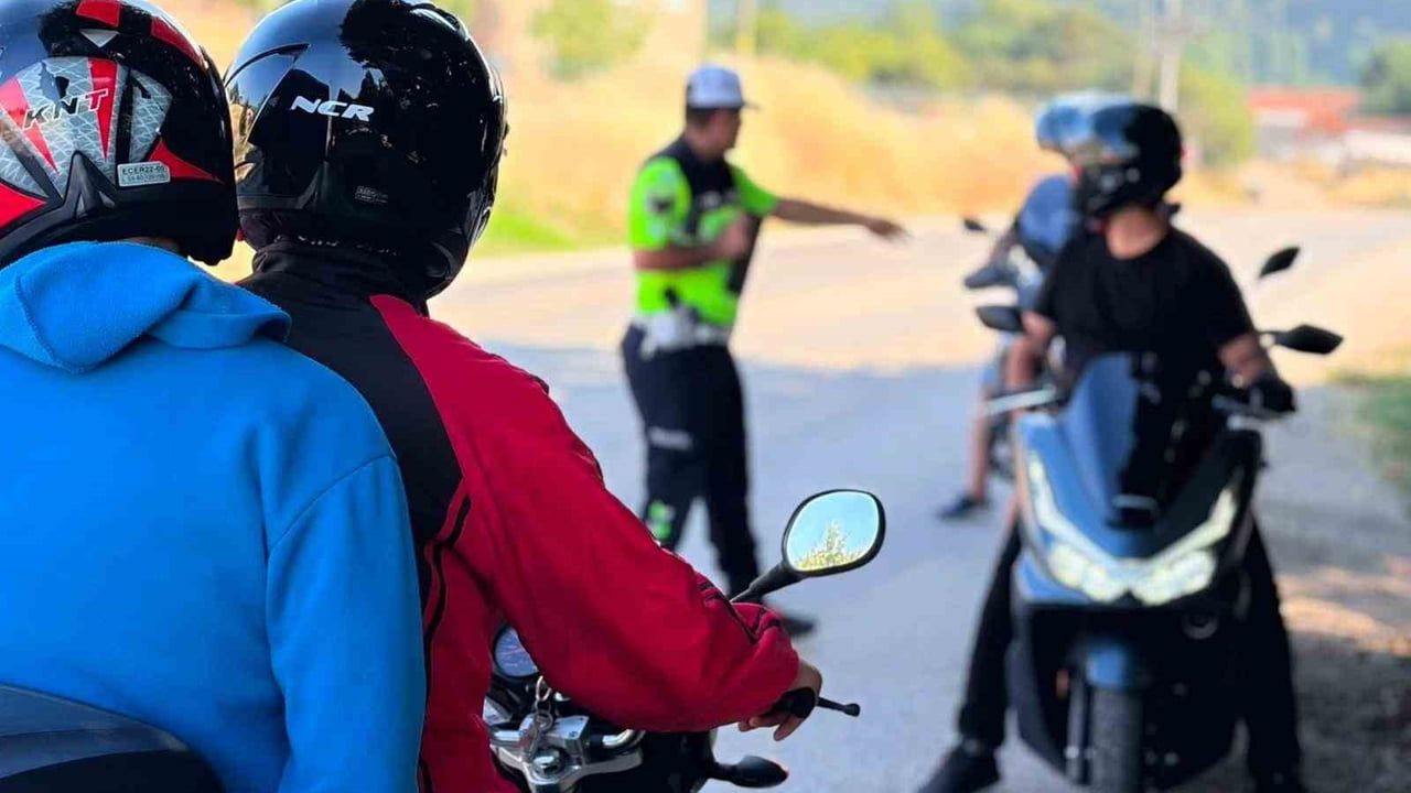 Jandarmadan Bilecik'te motosiklet sürücülerine güvenli sürüş eğitimi