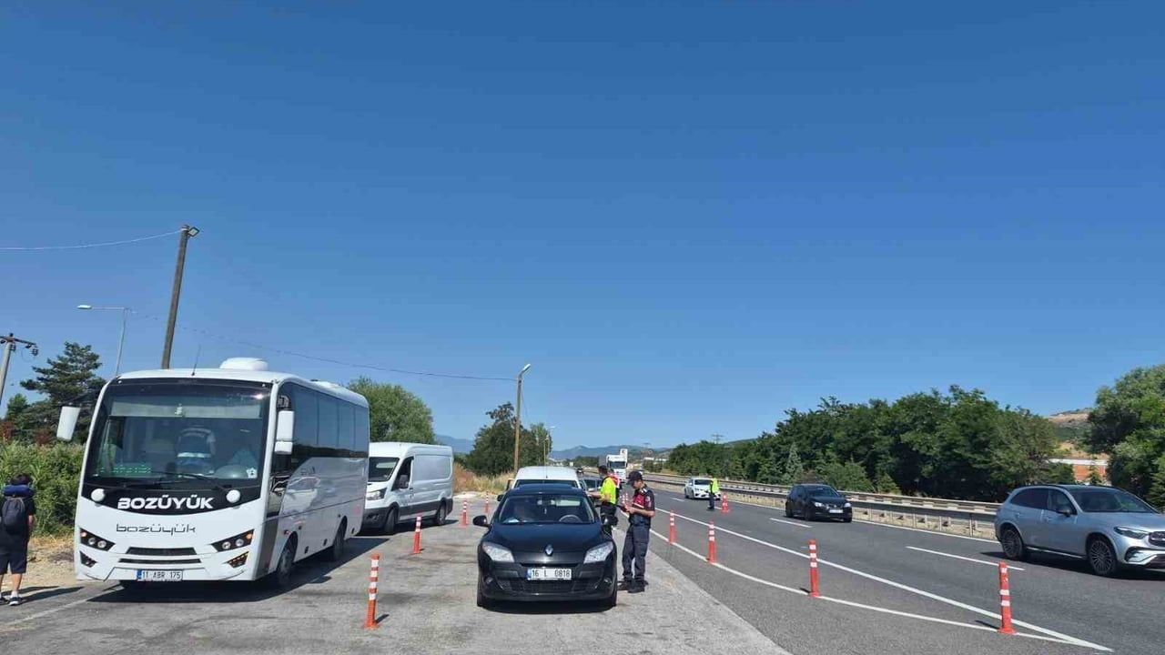 Jandarmadan geniş çaplı denetim: 4 bin 920 şahıs, 4 bin 682 araç kontrol edildi