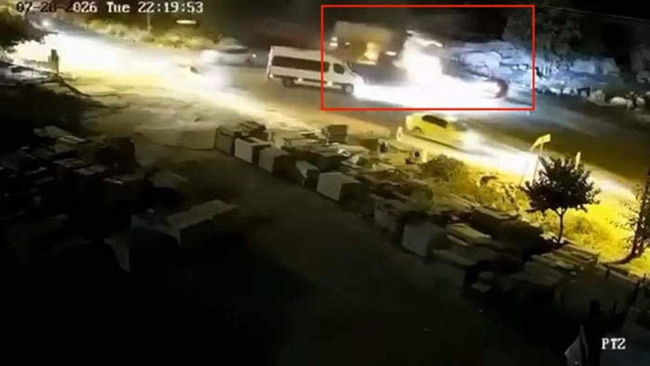 Kabala Mahallesi'ndeki çarpışma kamerada: 3 kişi hayatını kaybetti