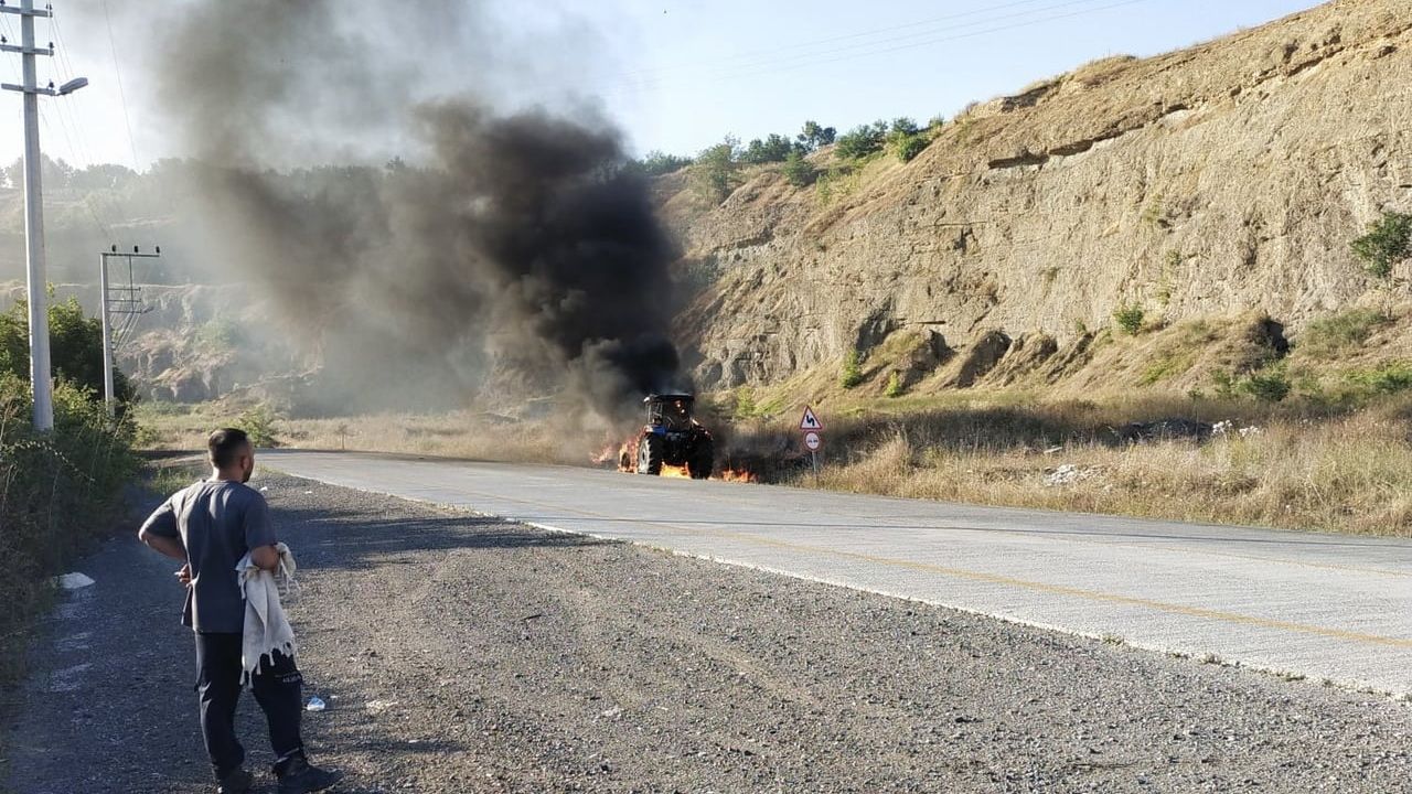 Kadamut'ta traktör yangını kullanılamaz hale getirdi