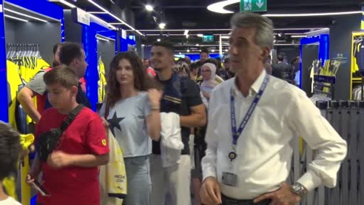Kadıköy'de taraftarın Vedat Muriqi tutkusu