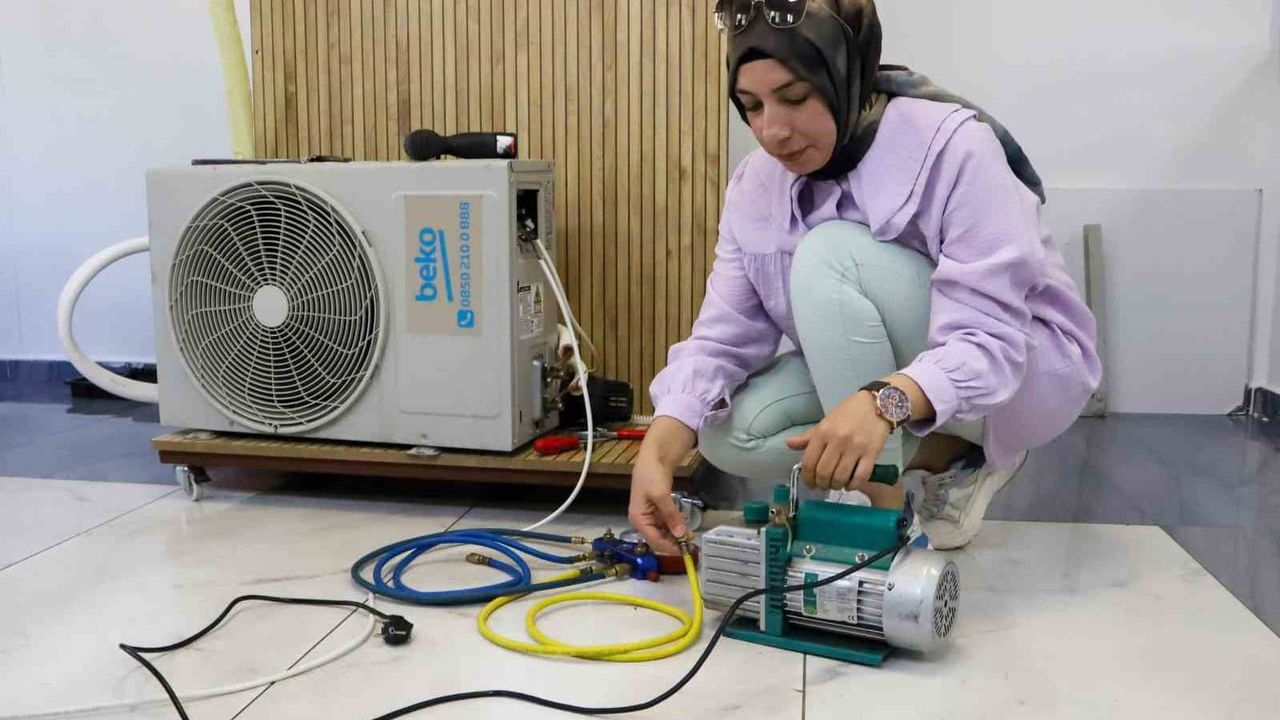 Kadınlara yönelik klima-kombi bakım eğitiminin üçüncü dönemi başladı