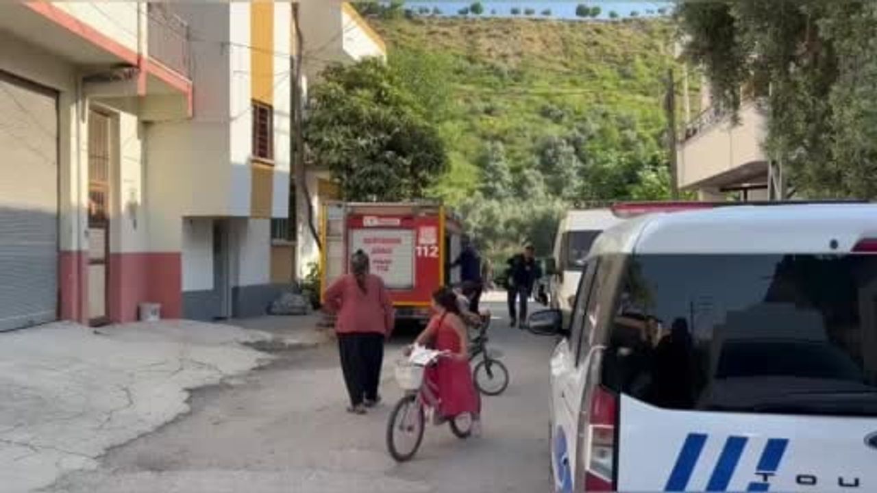 Kadirli'de odunluktaki yangın itfaiyenin müdahalesiyle eve sıçramadan durduruldu