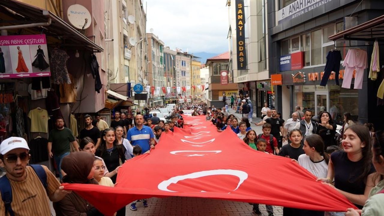 Kafkasör festivali boğalı kortej yürüyüşüyle başladı