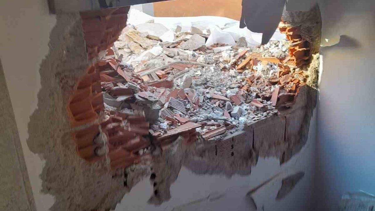 Kağıthane'de kontrolsüz yıkım çevredeki binalara hasar verdi