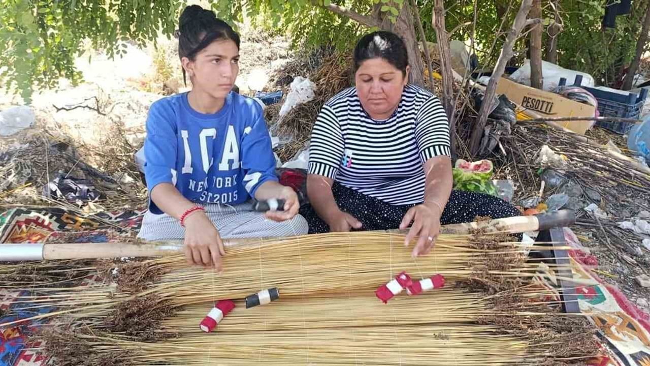 Kahramanmaraş'ta doğal çiğ ustaları naylona karşı geleneksel tarhana üretimini sürdürüyor