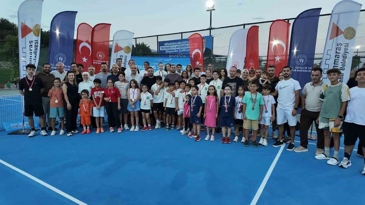 Kahramanmaraş'ta kortlar coştu: 15 Temmuz Spor Vadisi'nde tenis turnuvası sona erdi