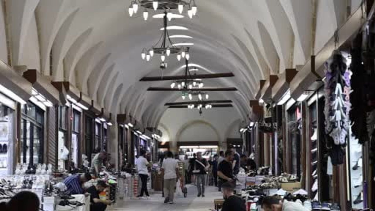 Kahramanmaraş'ta tarihi çarşı doğal serinlik sunuyor