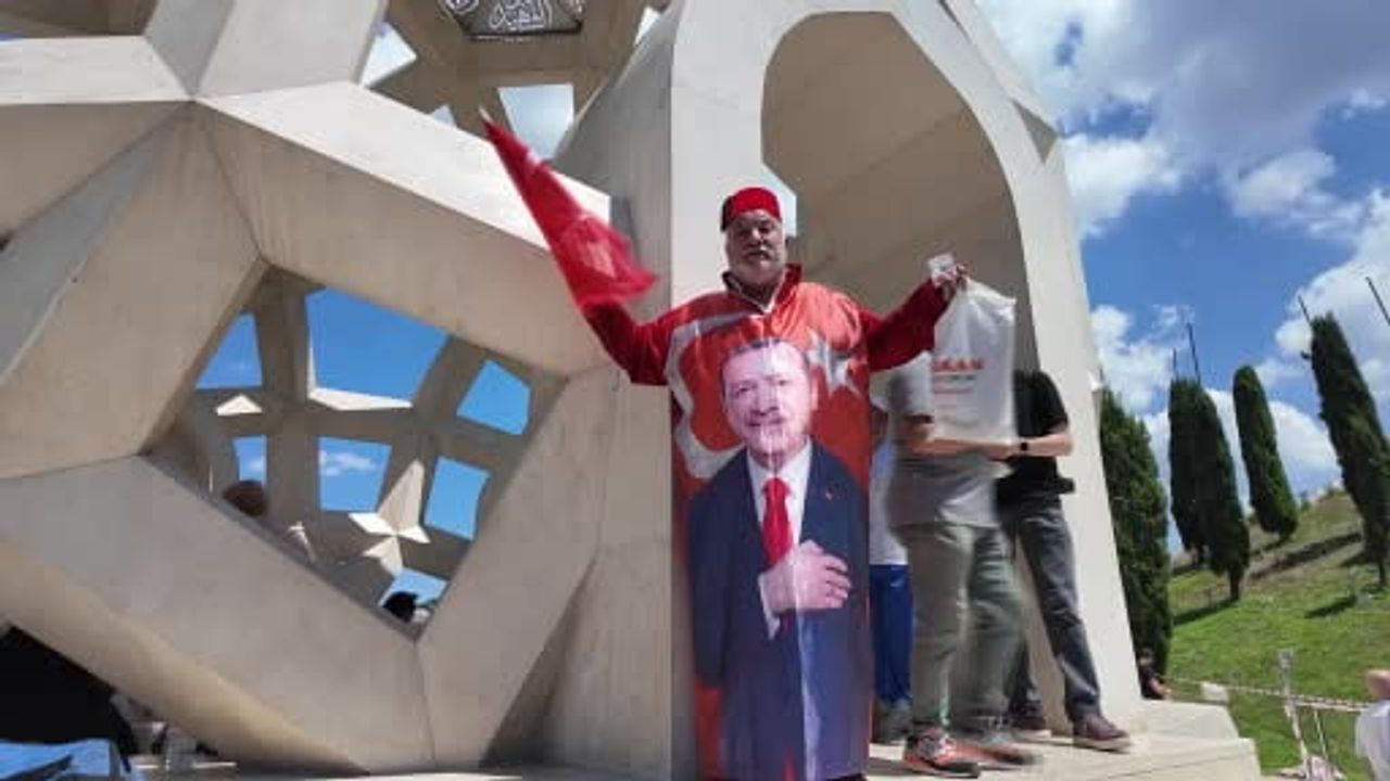 Kahramanmaraş’tan İstanbul’a gelen vatandaştan duygulu sözler: 'Kahramanmaraş’tan geldim, ölmeden bu Şehitler Köprüsü’nü gördüm'