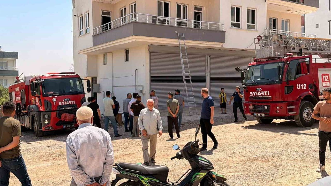 Kahta'da işçi konaklamasında yangın: balkondaki işçiler kurtarıldı, 2 kişi dumandan etkilendi