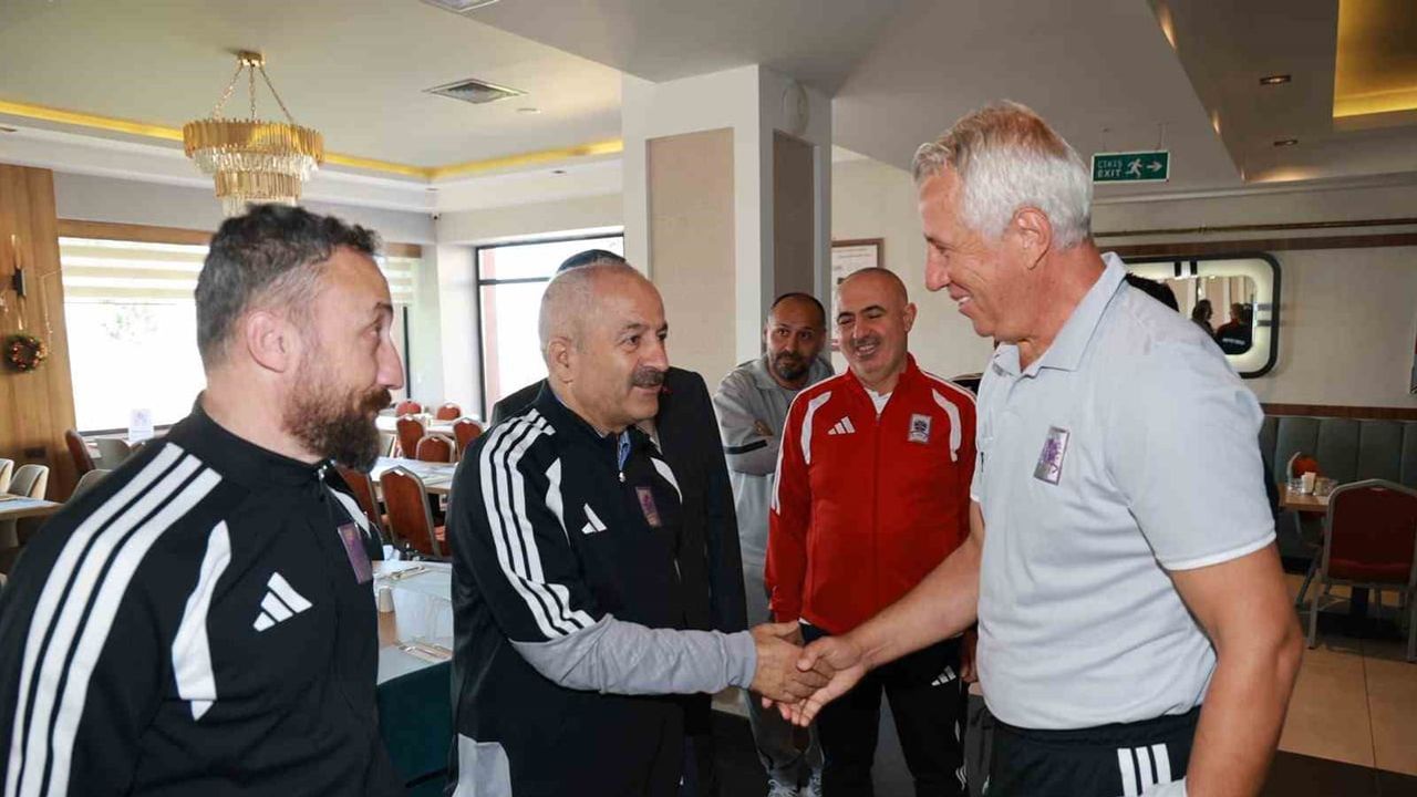 Kamp ruhunu yerinde gördü: başkan Zinnur Büyükgöz Gebzespor'a destek ziyareti