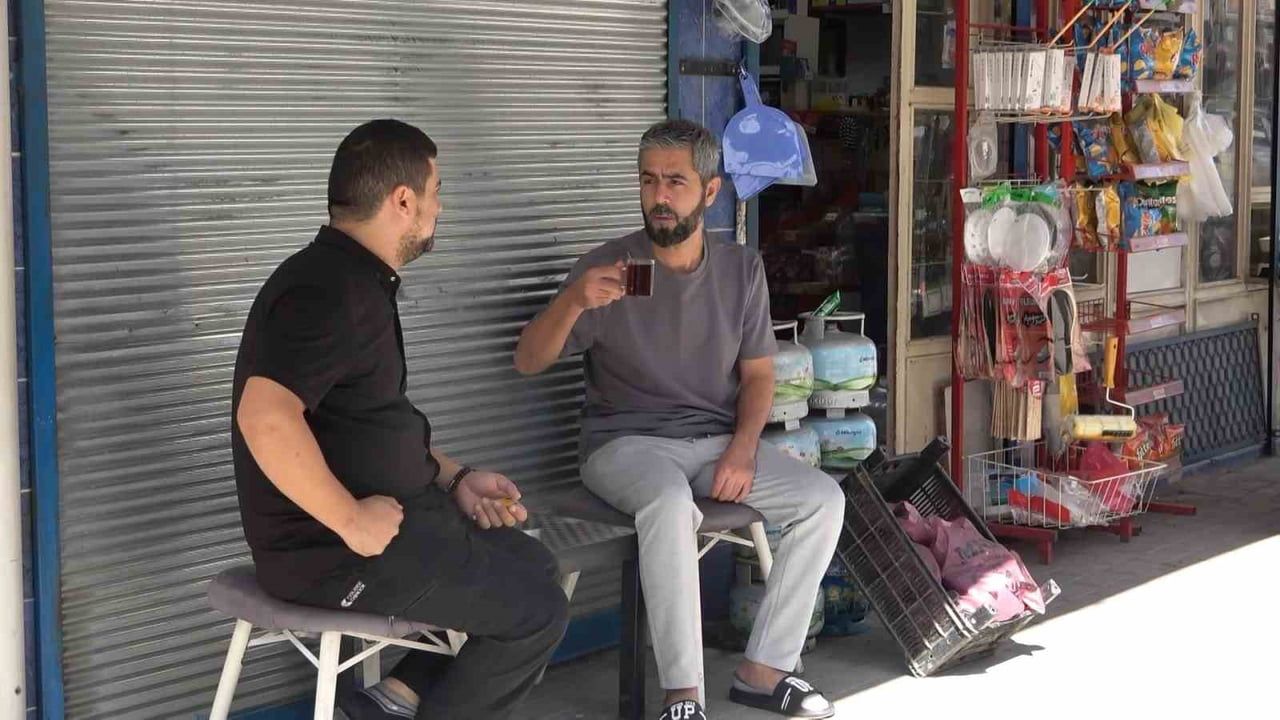 Kamyonetin altında kalan 4 yaşındaki çocuk emekleyerek kurtarıldı
