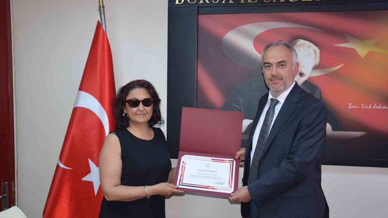Kanserle mücadelede başarılı hekimlere teşekkür belgesi