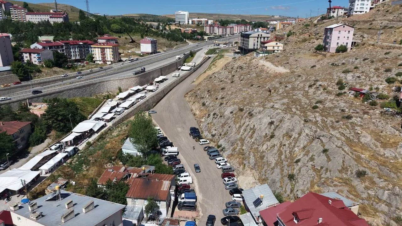 Kapalı halk pazarı otoparkı hizmete açıldı