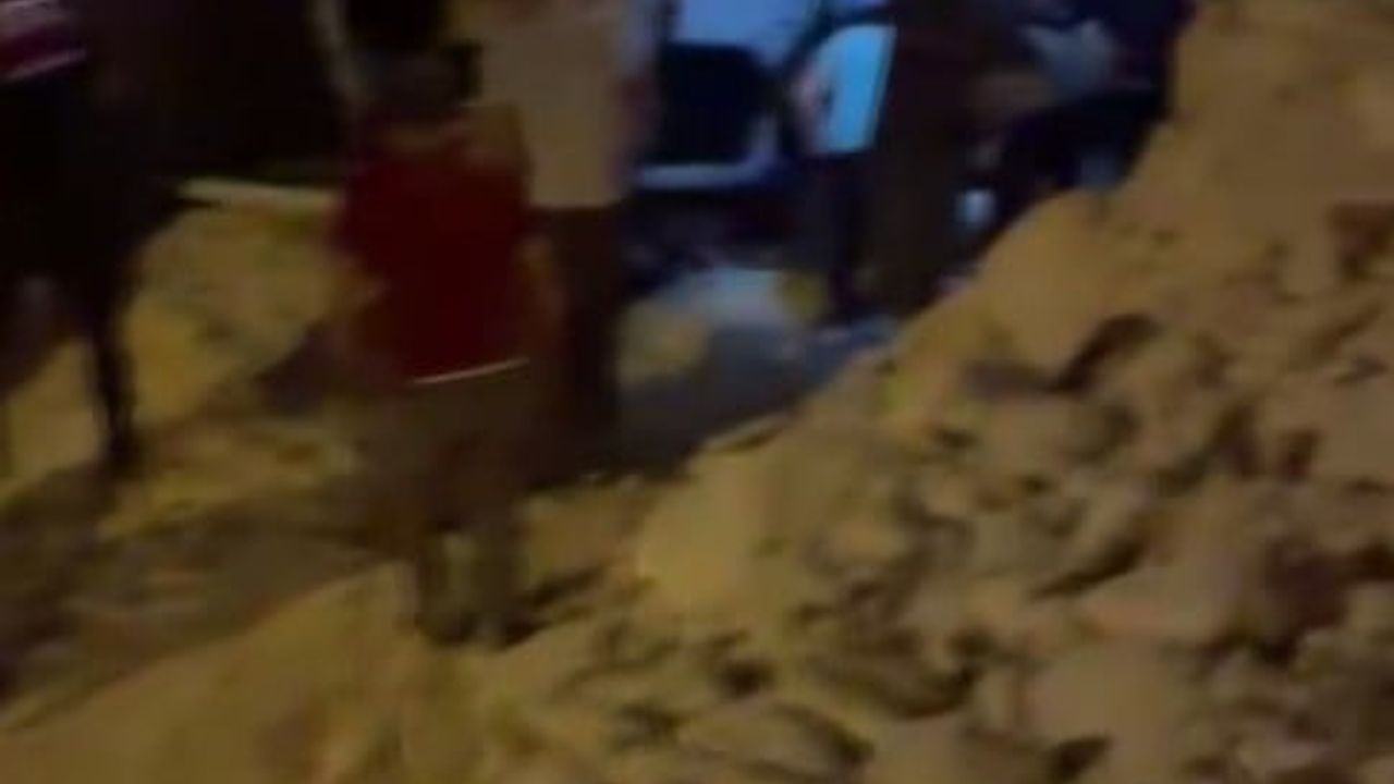 Kapanmayan çalışma çukuru Nizip'te otomobili devirdi: 3 yaralı
