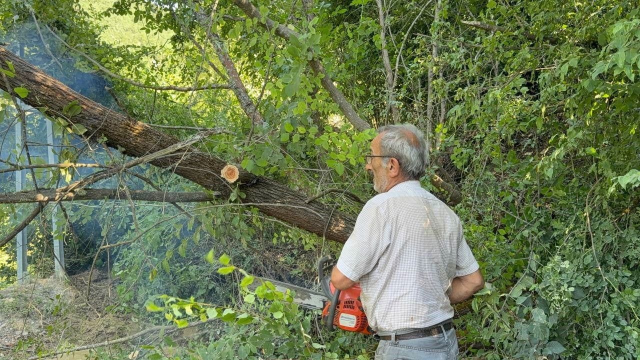 Kapullu-Başköy yolu heyelan nedeniyle ulaşıma kapandı
