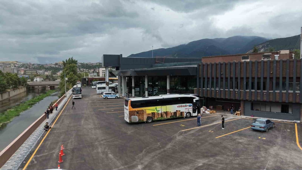 Karabük otogarı modern tesisleriyle yolculuğu kolaylaştırdı